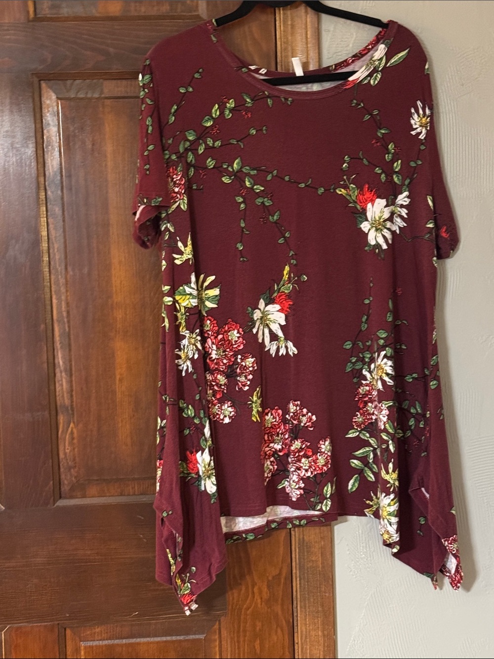 Bishuige Women's Maroon Floral Short-Sleeve Tunic Top